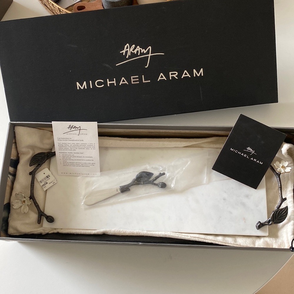 NWT Michael Aram Dogwood Small Cheese Board w/ knife
